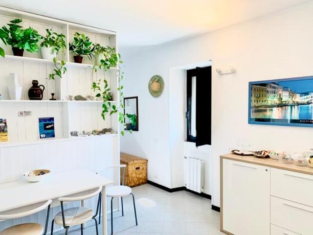La Marina Tower Apartment With Private Sea View Terrace Вернаца Екстериор снимка